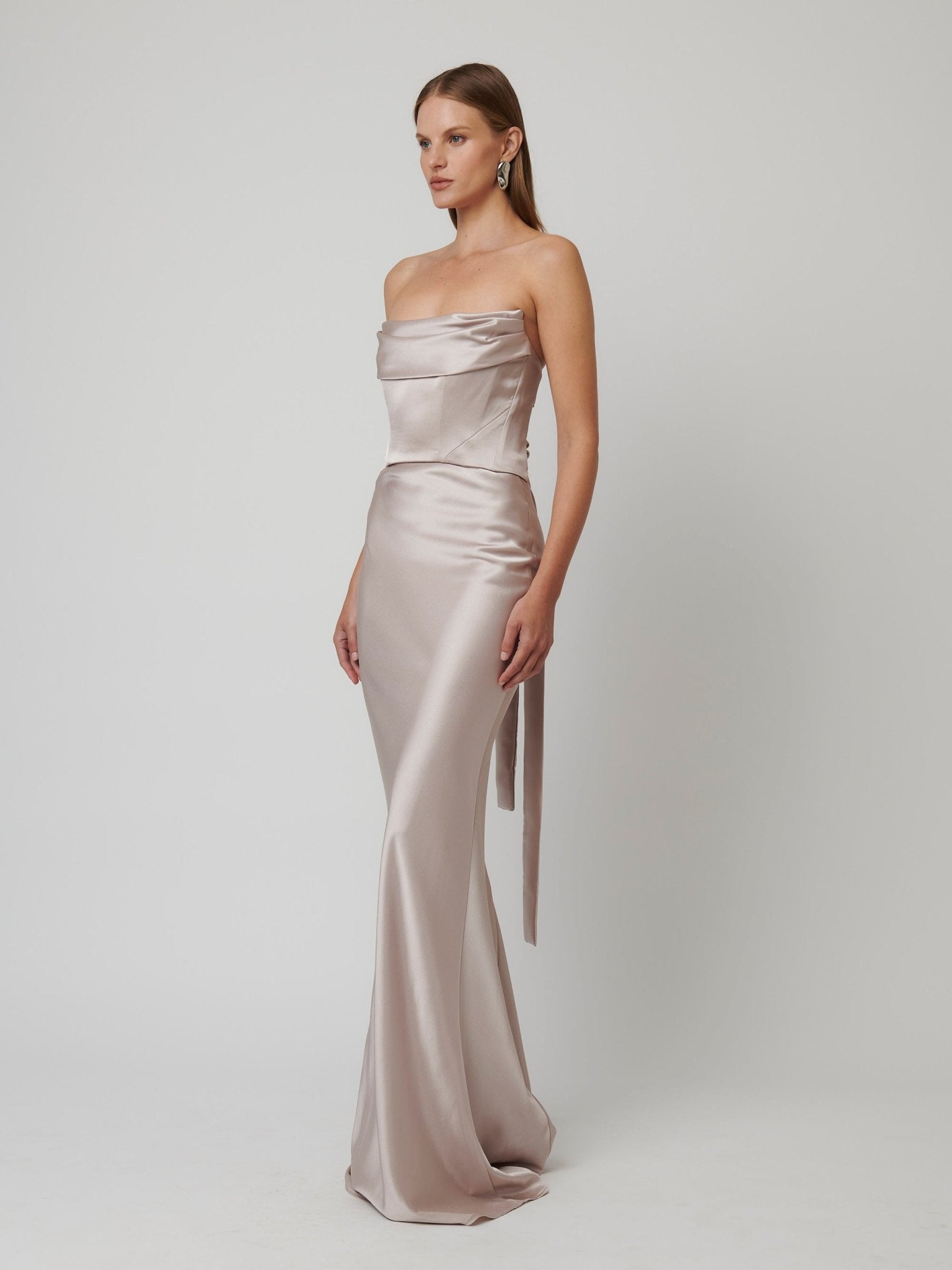 ILONA BODICE - MOET - EFFIE KATS