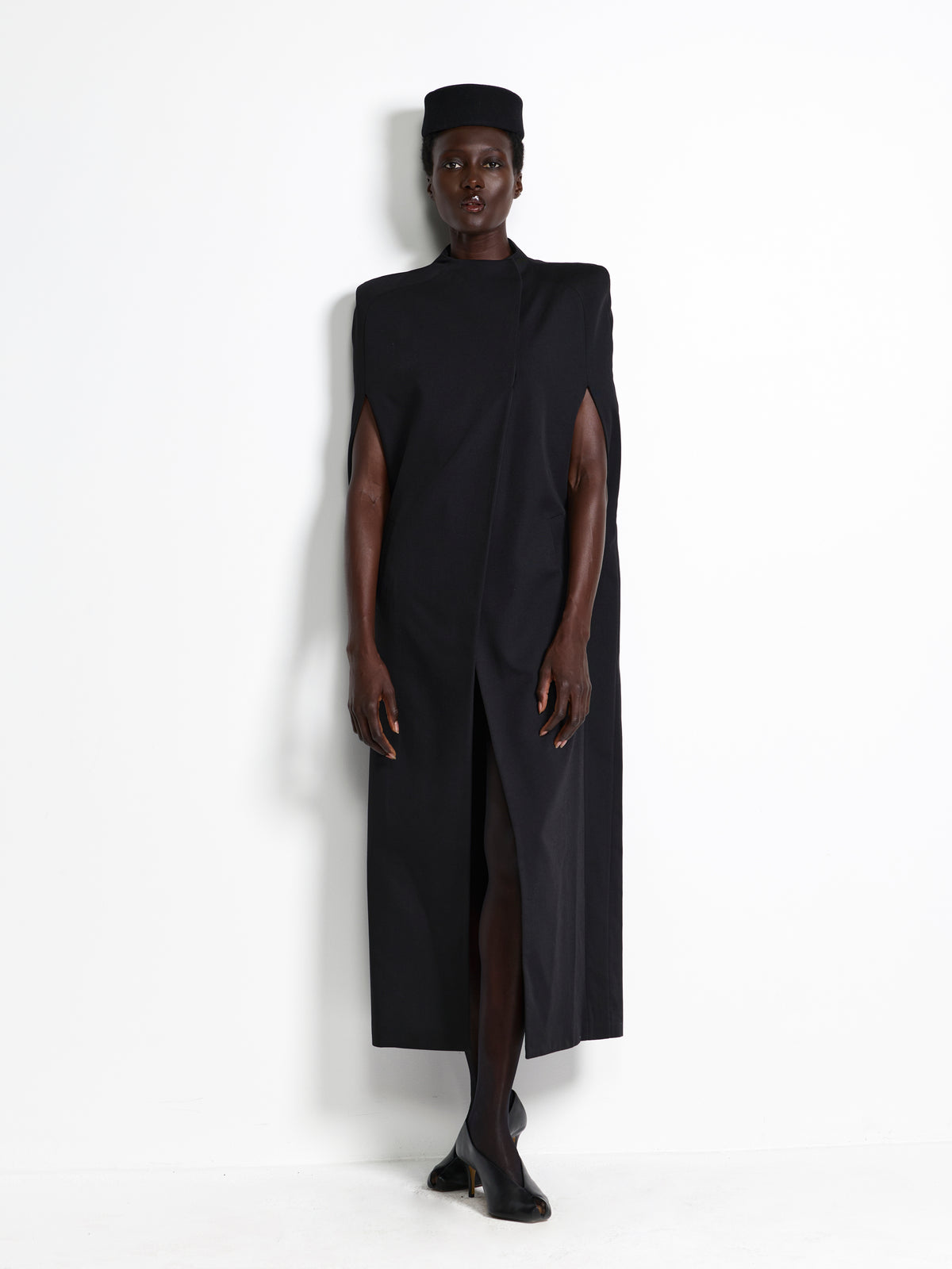 Victtoria Cape - Black - EFFIE KATS